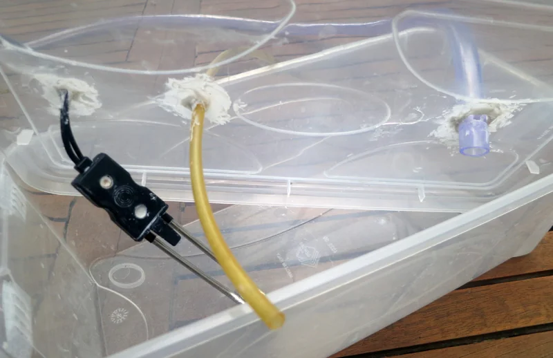 Matériel pour la fabrication d'un humidificateur de terrarium
