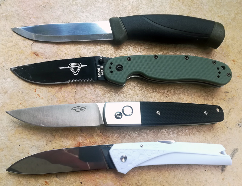 Le Kiana comparé au Ganzo G7211, à l'Ontario RAT 1, et à un Mora Companion MG