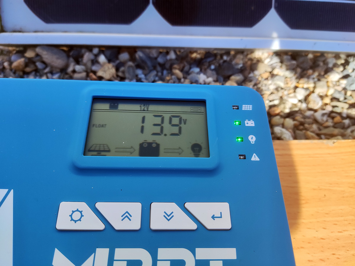 Ecran LCD du régulateur solaire Redodo