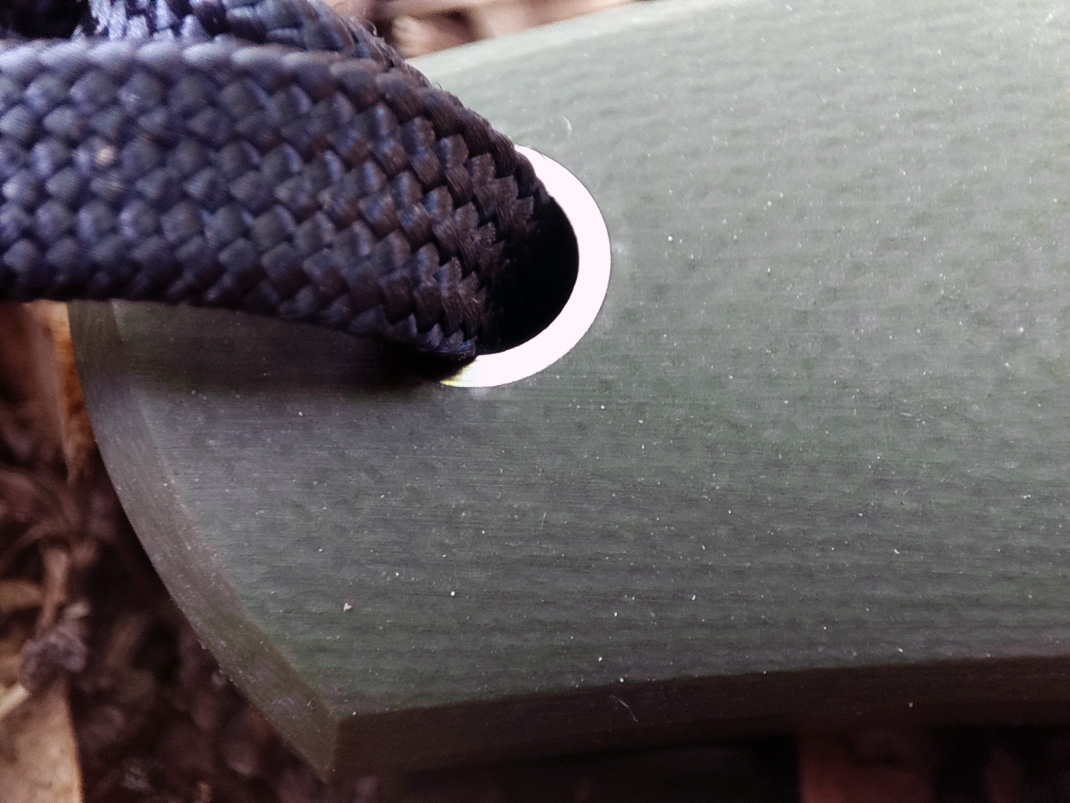 Détail du rivet sur le manche du couteau
