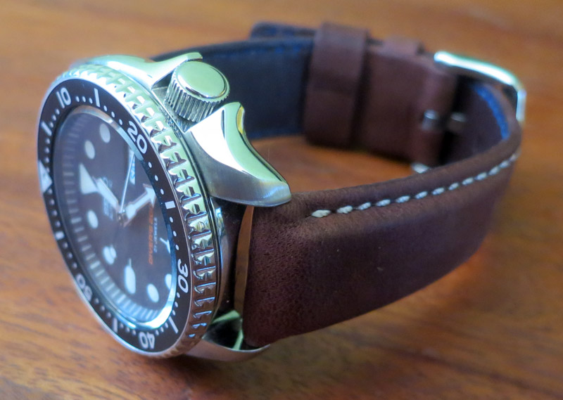 Bracelet en cuir Hirsch Mariner sur Seiko SKX007