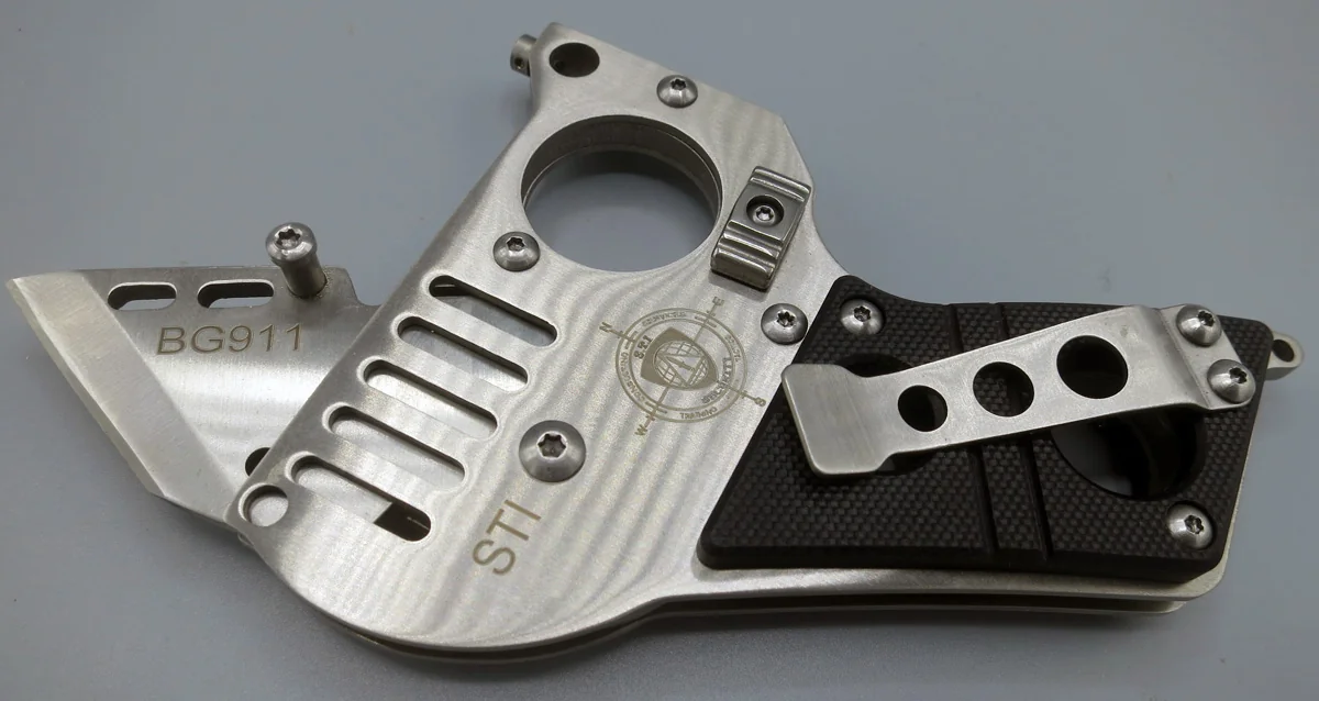 Couteau BG911 ouvert