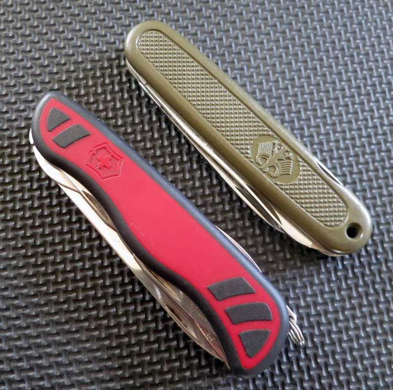 Comparaison avec le Victorinox Forester