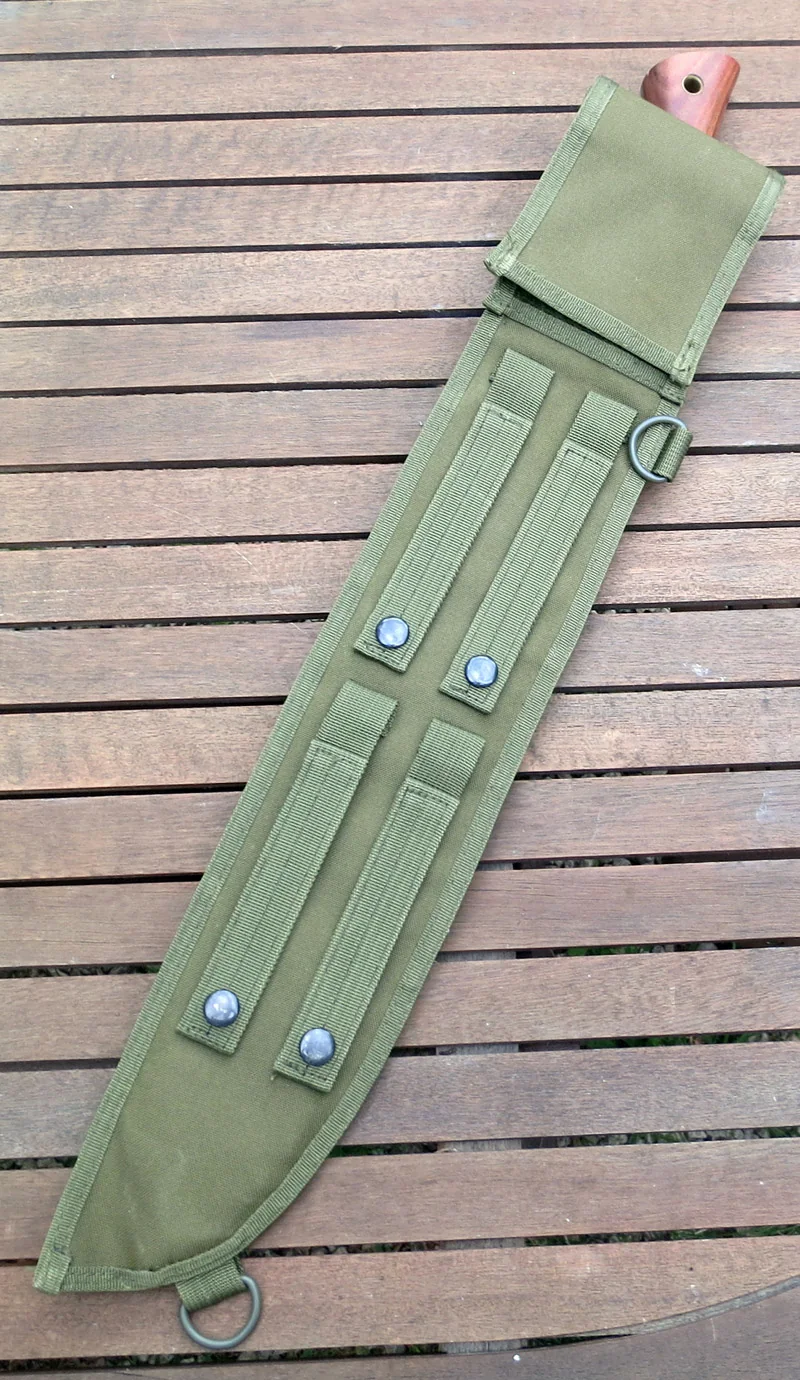 Machette Condor Parang avec son étui molle, vue de dos