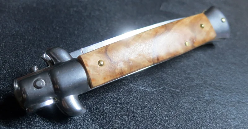 Couteau automatique italien
