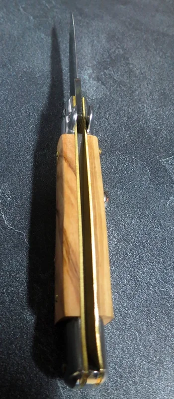 Couteau à cran d'arrêt italien